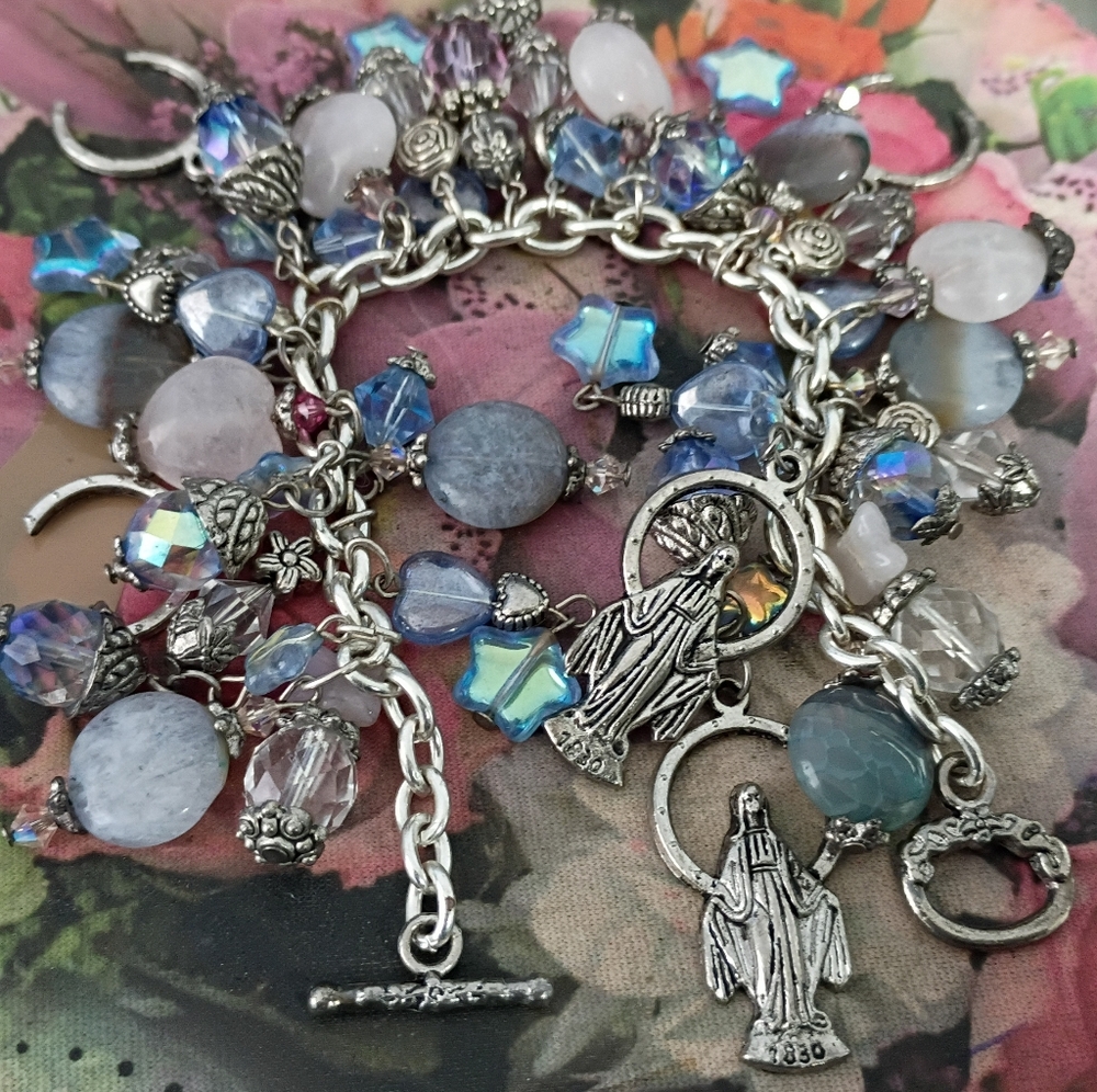 ❤️VIRGIN MARY & HORSESHOE Blessed Lucky Silver and Blue 40+ Charm Bracelet